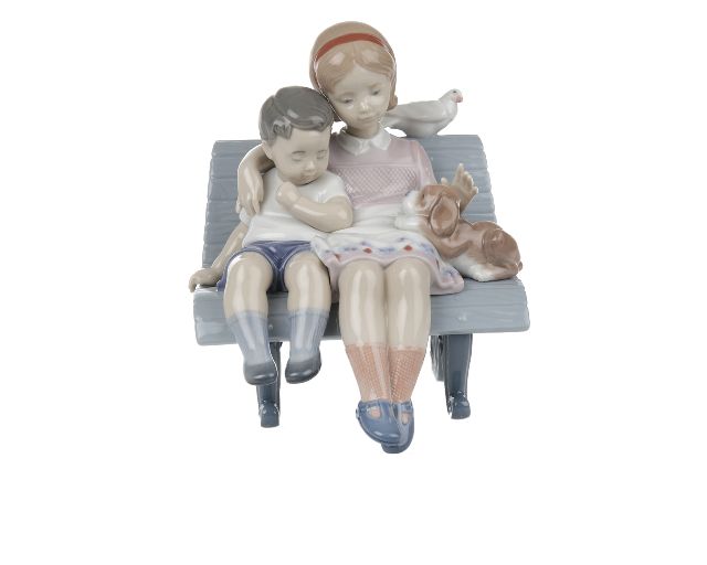 Bimbi sulla panchina porcellana