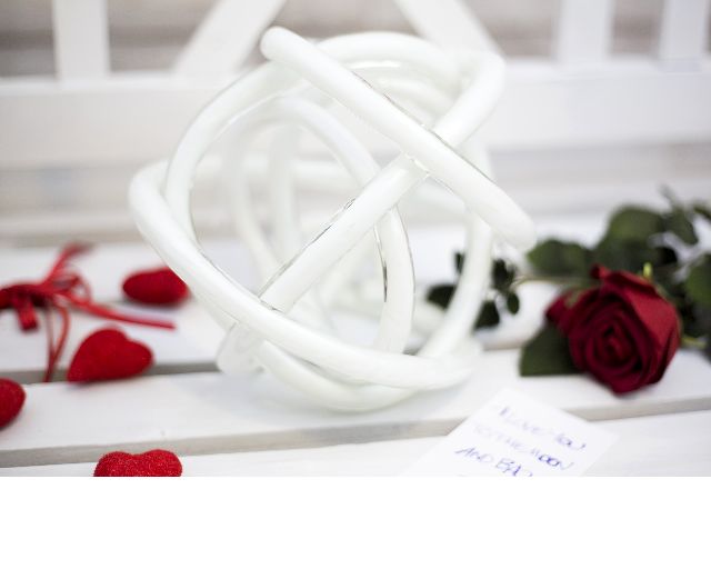 The knot of love white