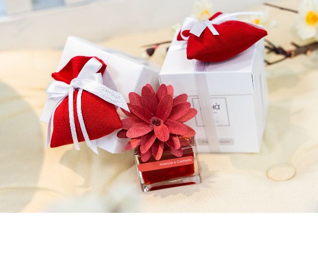 Fragrance diffuser flower orange and cinnamon with sugared almonds