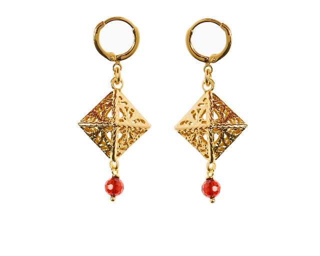 Earrings gipsy in gilt bronze with pyramid and red crystal