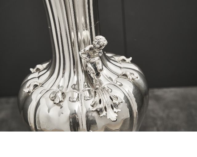 Vaso Argento Con Due Putti E Decorazione Foglie Usato Ricondizionato Zanolli Vintage 177520 Us0005472