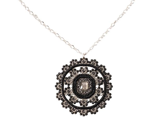 Collana in ottone con strass neri