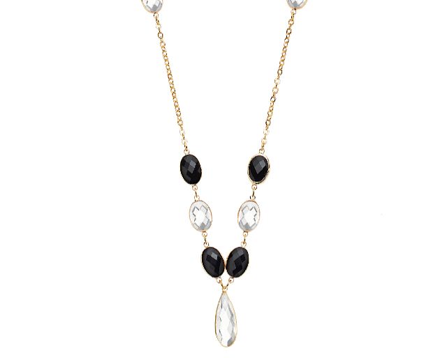 Collana in metallo dorato con cristalli e pendente a goccia