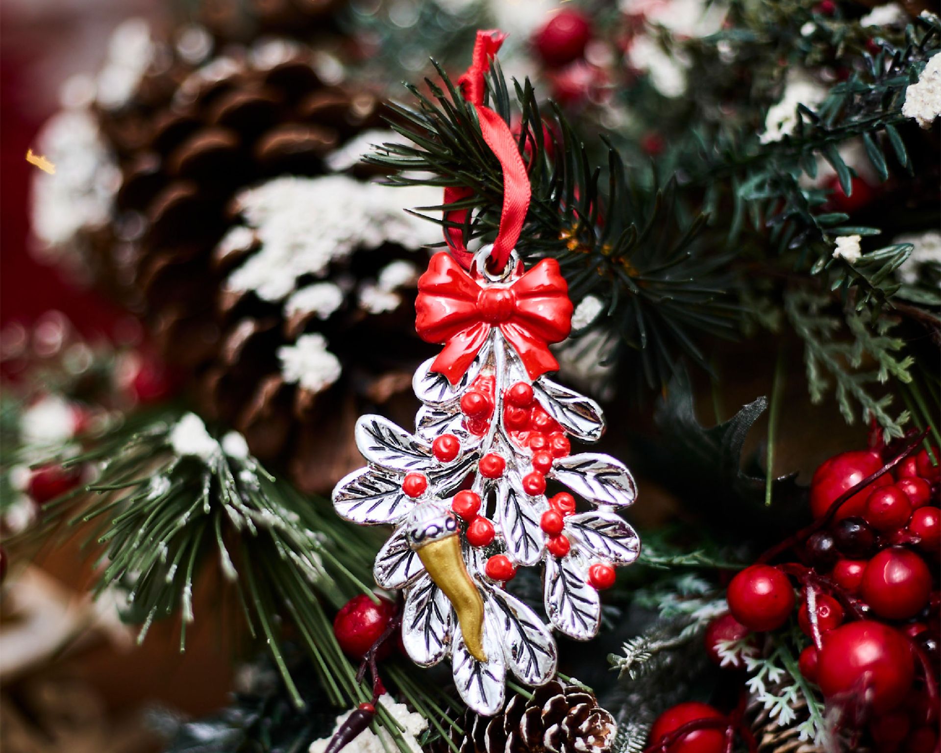 Idea Regalo Natale Vischio Rosso E Cornetto Oro Selezione Zanolli 189108 592n866203