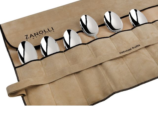 Antioxidant case for silver fruit spoons