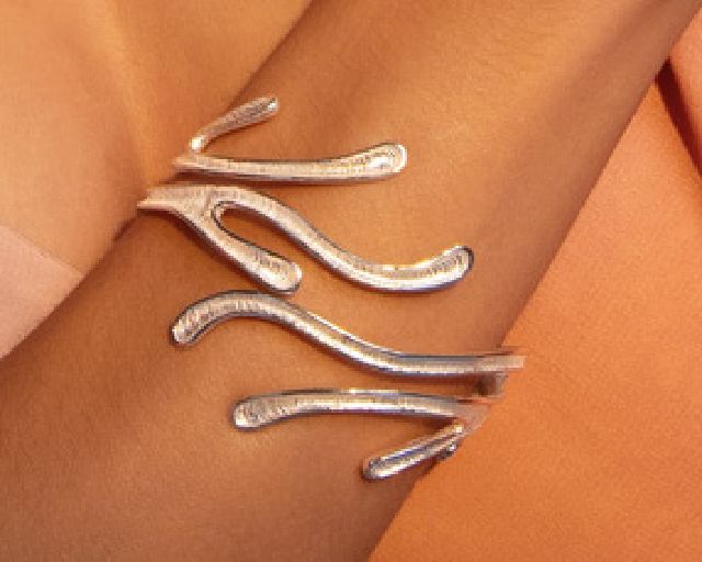 Bracciale rigido nerea argento