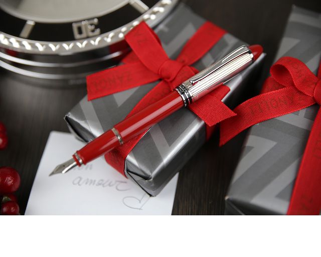 Penna stilografica ipsilon argento rossa