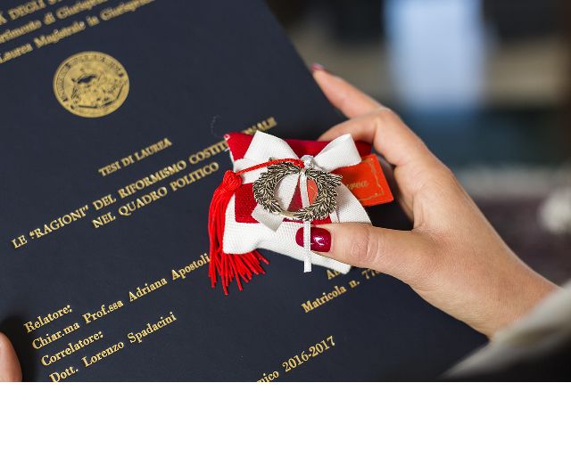 Bomboniera Laurea Lente Dingrandimento Alloro Con Nappina E Sacchetto Portaconfetti Selezione Zanolli 170250 912mz9153hx