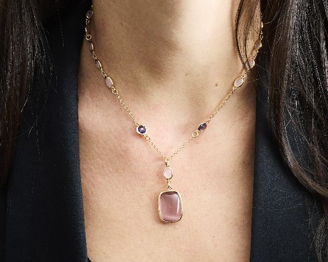 Collana Sylvie Ottone Finitura Oro Con Occhio Di Gatto Cipria Cristalli Rosa E Ametista Sovrani 190047 814j11570