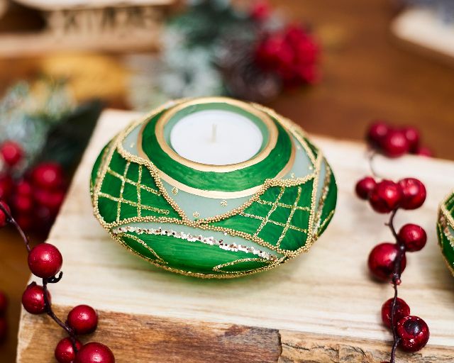Christmas gift led candle holder with green t-light
