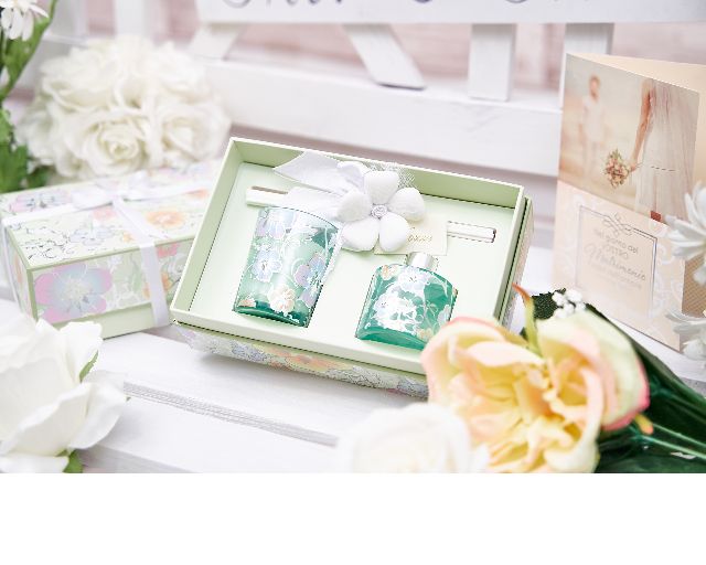 Cofanetto regalo profumo e bicchiere verde lavanda con ciuffo portaconfetti