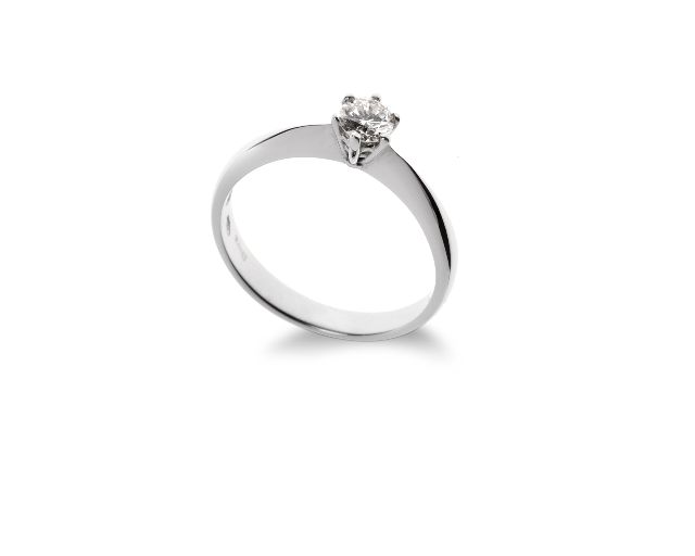 Solitario oro 750‰ con diamante