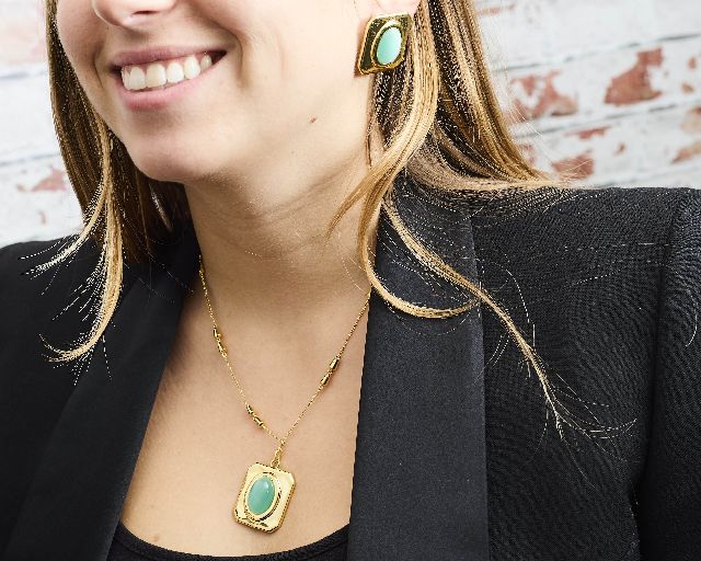 Collana ottone finitura oro con occhio di gatto verde acqua