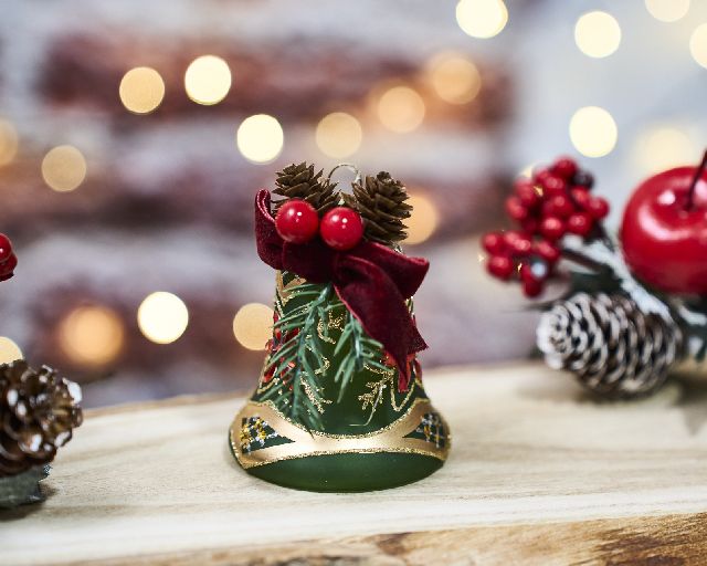 Idea regalo natale campanella verde con luce led e fiori