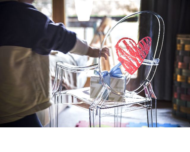 Sedia Lou Lou Ghost Trasparente Con Cuore Kartell