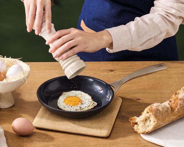 Low Pan Essential Le Creuset