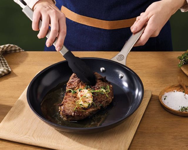 Low Pan Essential Le Creuset