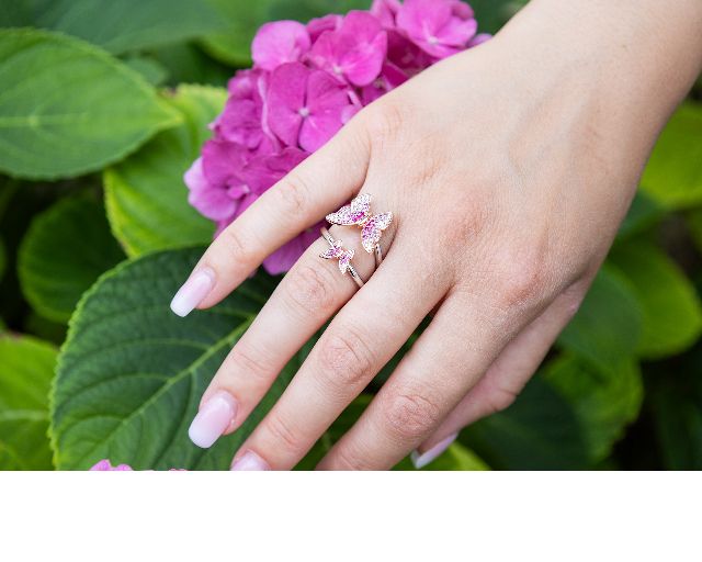Anello crysalis argento dorato con farfalla di zirconi rosa