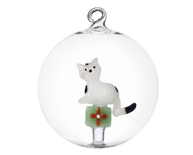 Idea regalo natale palla di natale gatto bianco con regalo verde tabby cat