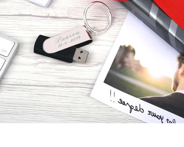 Portachiavi usb argento liscio con 8 giga di memoria