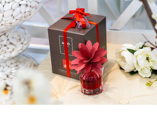 Fragrance diffuser flower orange and cinnamon with sugared almonds