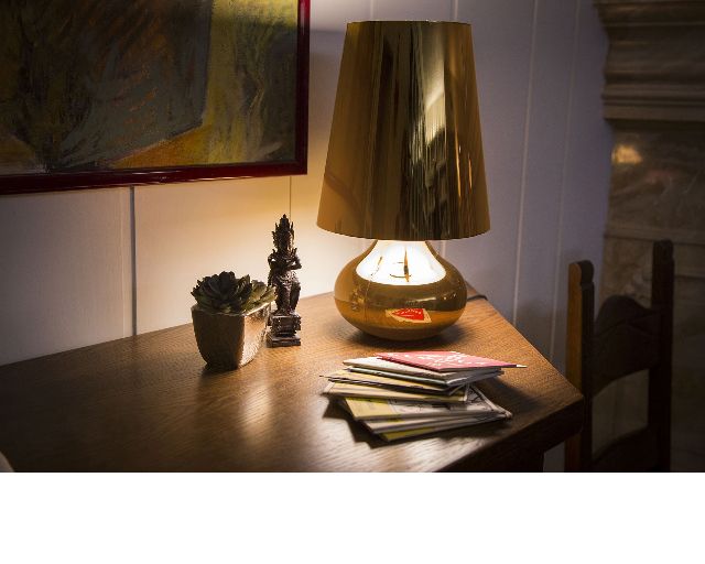 Lampada da tavolo cindy oro scuro