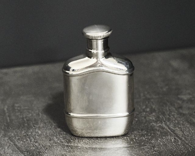 Bottiglia liquore argento 124 grammi usato ricondizionato