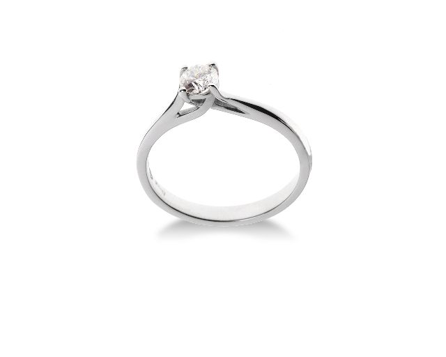Solitario oro 750‰ con diamante