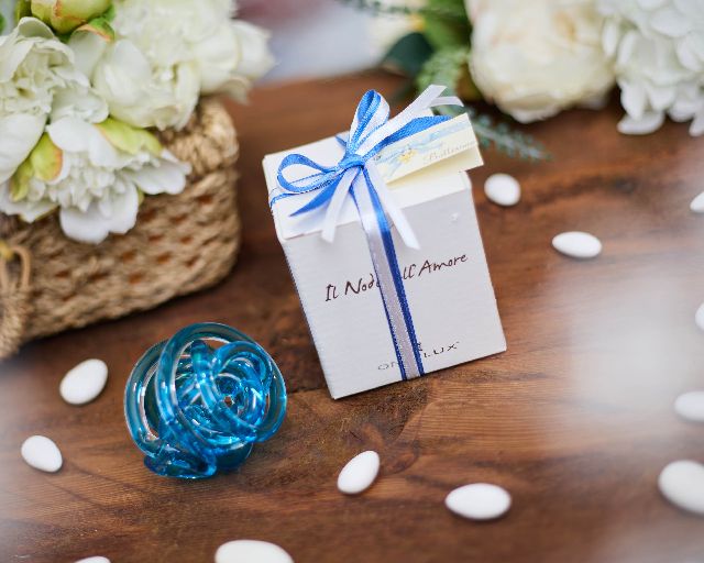 The knot of love light blue