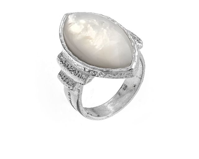 Anello essenza argento con ovale madreperla