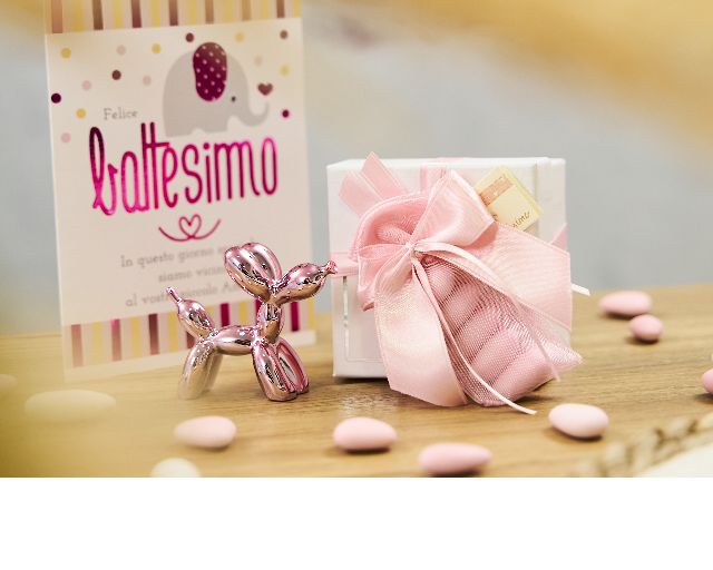 Balloon dog fuchsia with sugared almonds