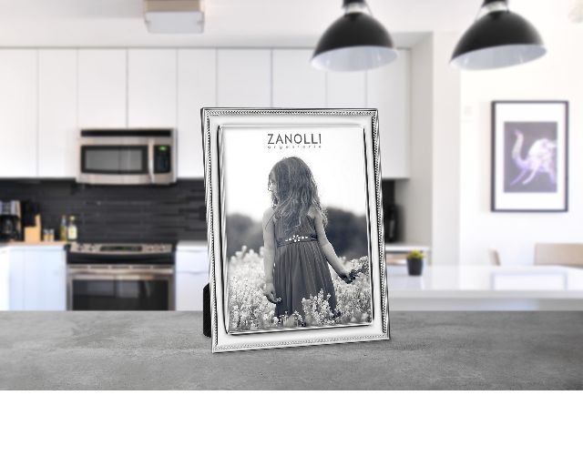 Picture frame bilaminated silver with beaded edge