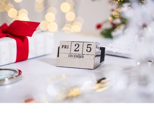 Calendar and smartphone holder