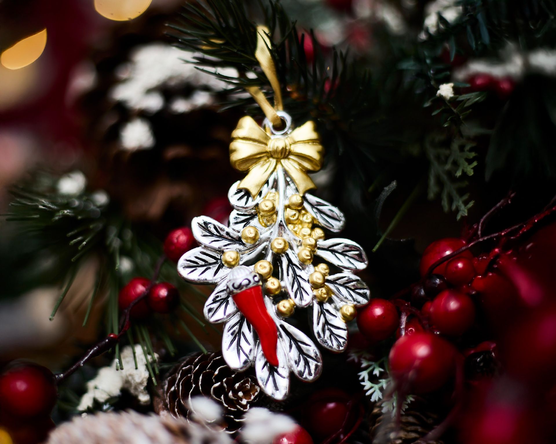 Idea Regalo Natale Vischio Oro E Cornetto Rosso Selezione Zanolli 189116 592n866211