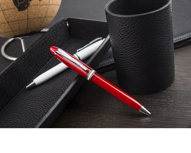 Ballpoint pen ipsilon italia white