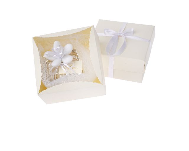 Square bowl silver plated with sugared almonds