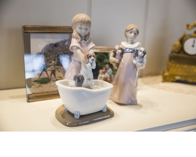 Bimba Con Cuccioli Porcellana Lladro