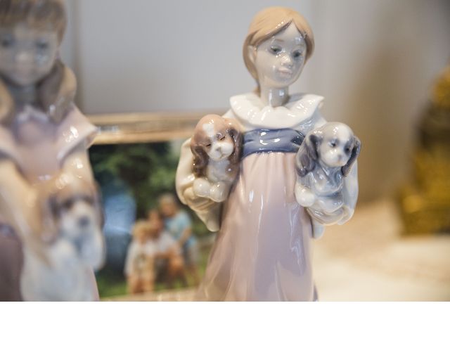 Bimba Con Cuccioli Porcellana Lladro