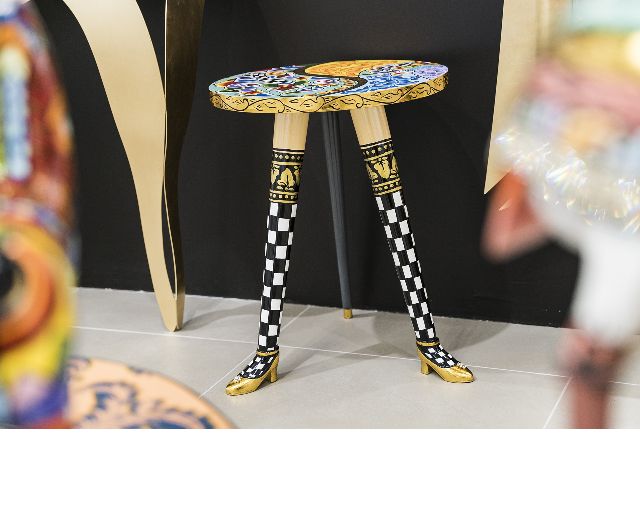 Table lola hand painted