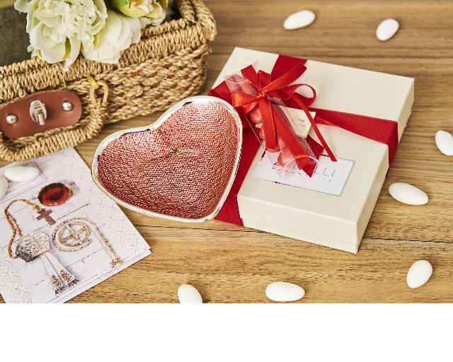 Heart saucer flame with sugared almonds