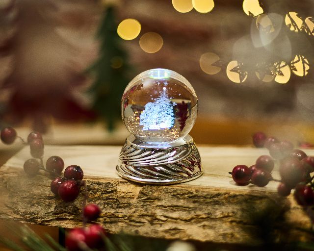 Christmas gift cristal sphere christmas tree with led lights