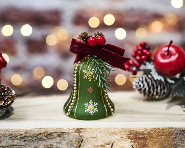 Idea regalo natale campanella verde con luce led e fiori