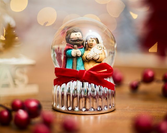 Idea regalo natale boule de neige presepe